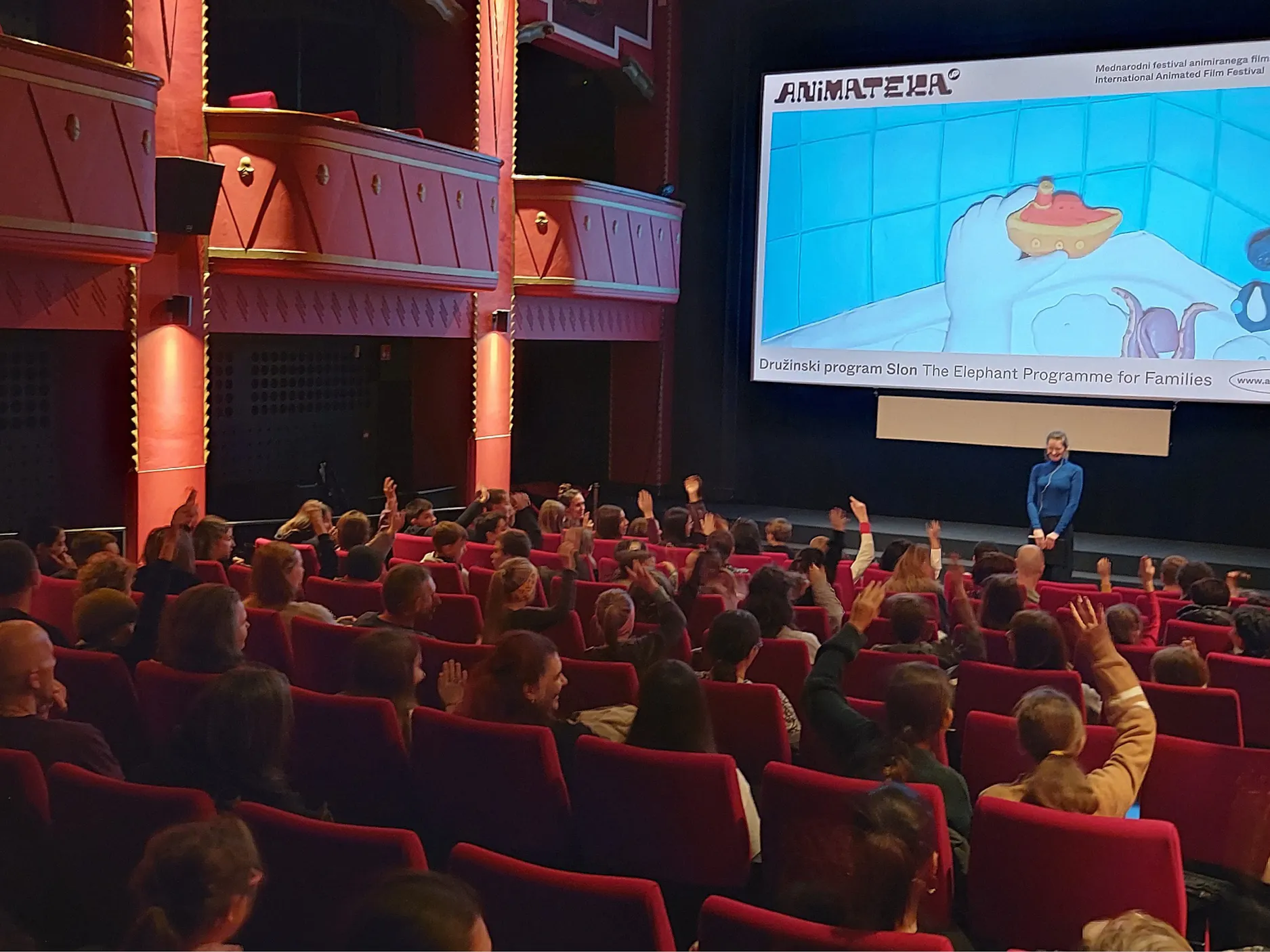 Dvorana Kinodvora, polna otrok